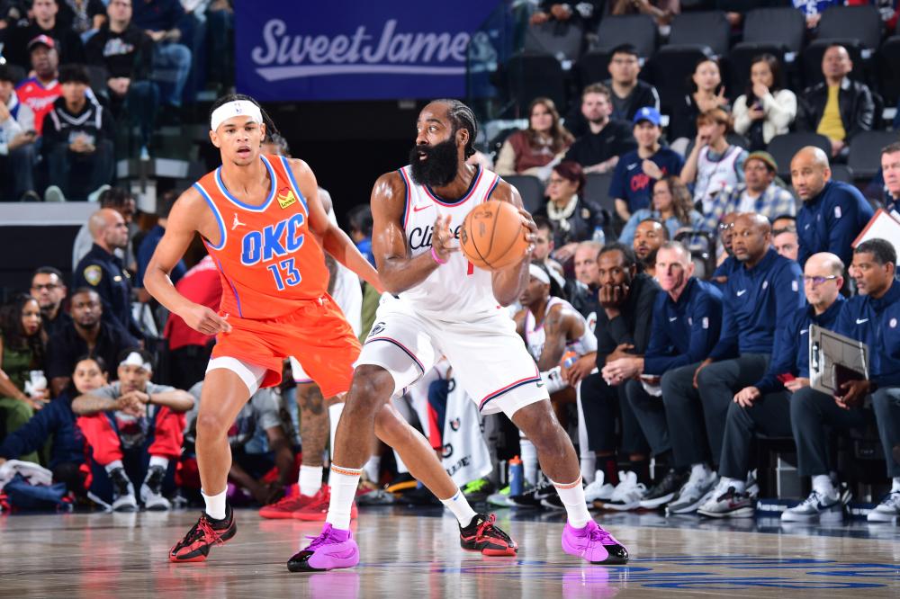 举足轻重的 举足轻重的